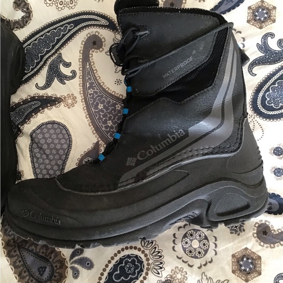 Womens/youth Columbia Winter Boots - Picture 3 of 6